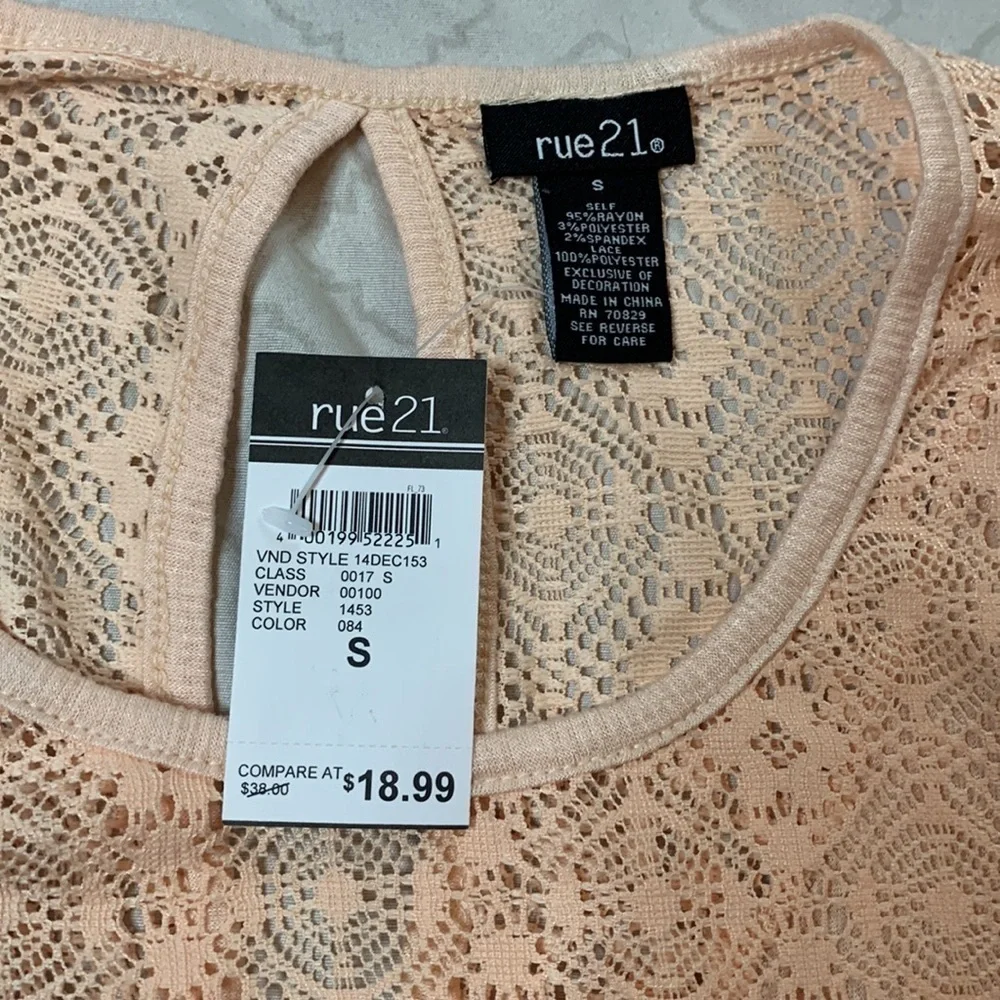 NWT Rue 21 Lace Top - Picture 4 of 6